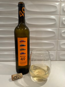 Glass and bottle of Bodegas Viña Cartín Ruta 49